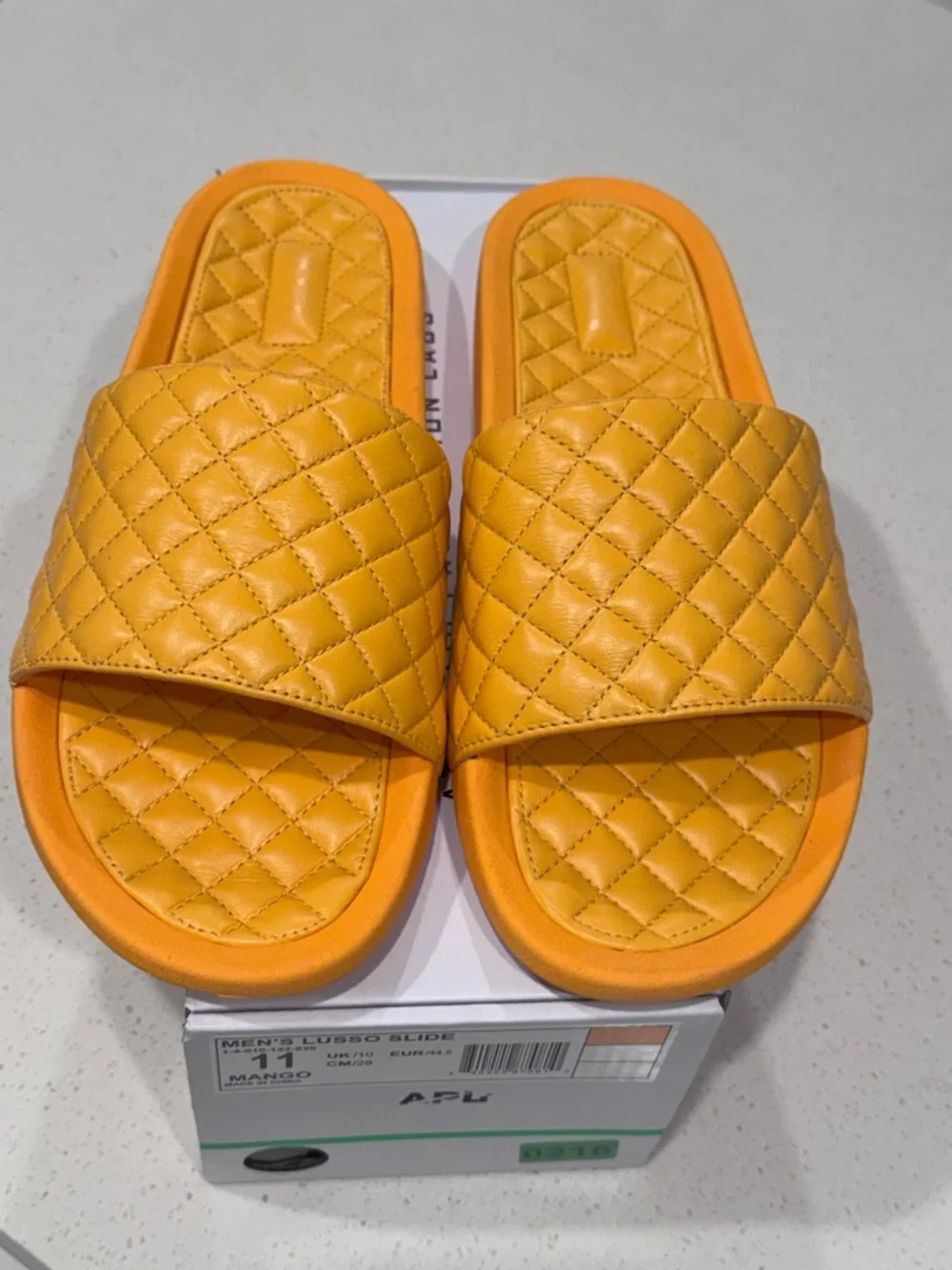 APL Men’s Lusso Quilted Leather Slides NIB Mango Size 11